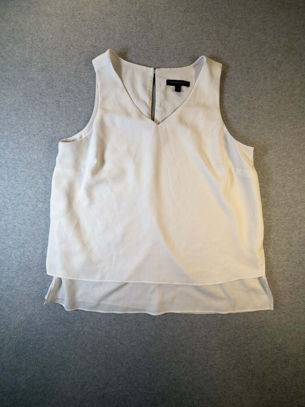 Banana Republic White Double-Layer V-Neck Sleeveless Tank Top M